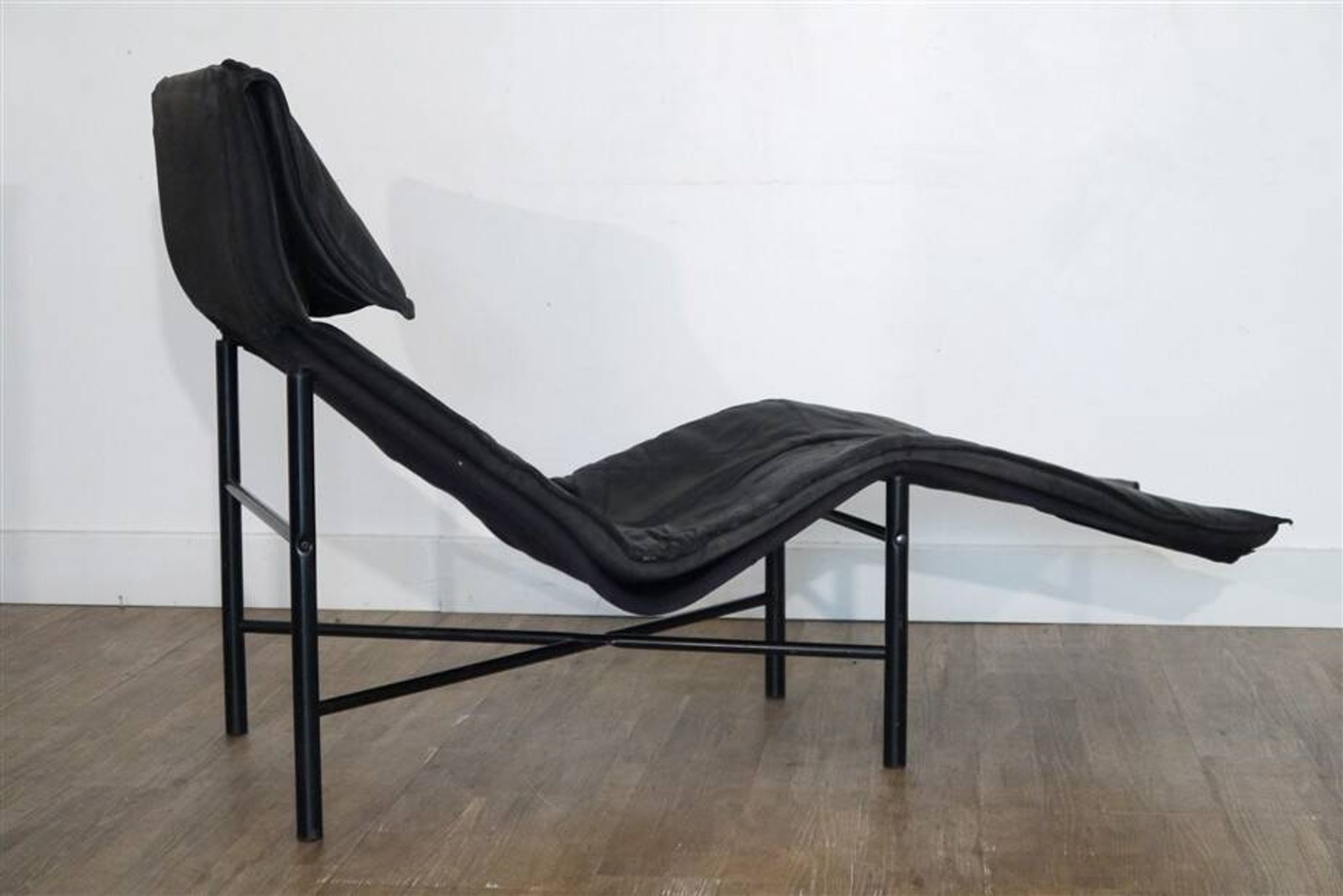 Leather chaise longue by Tord Bjorklund