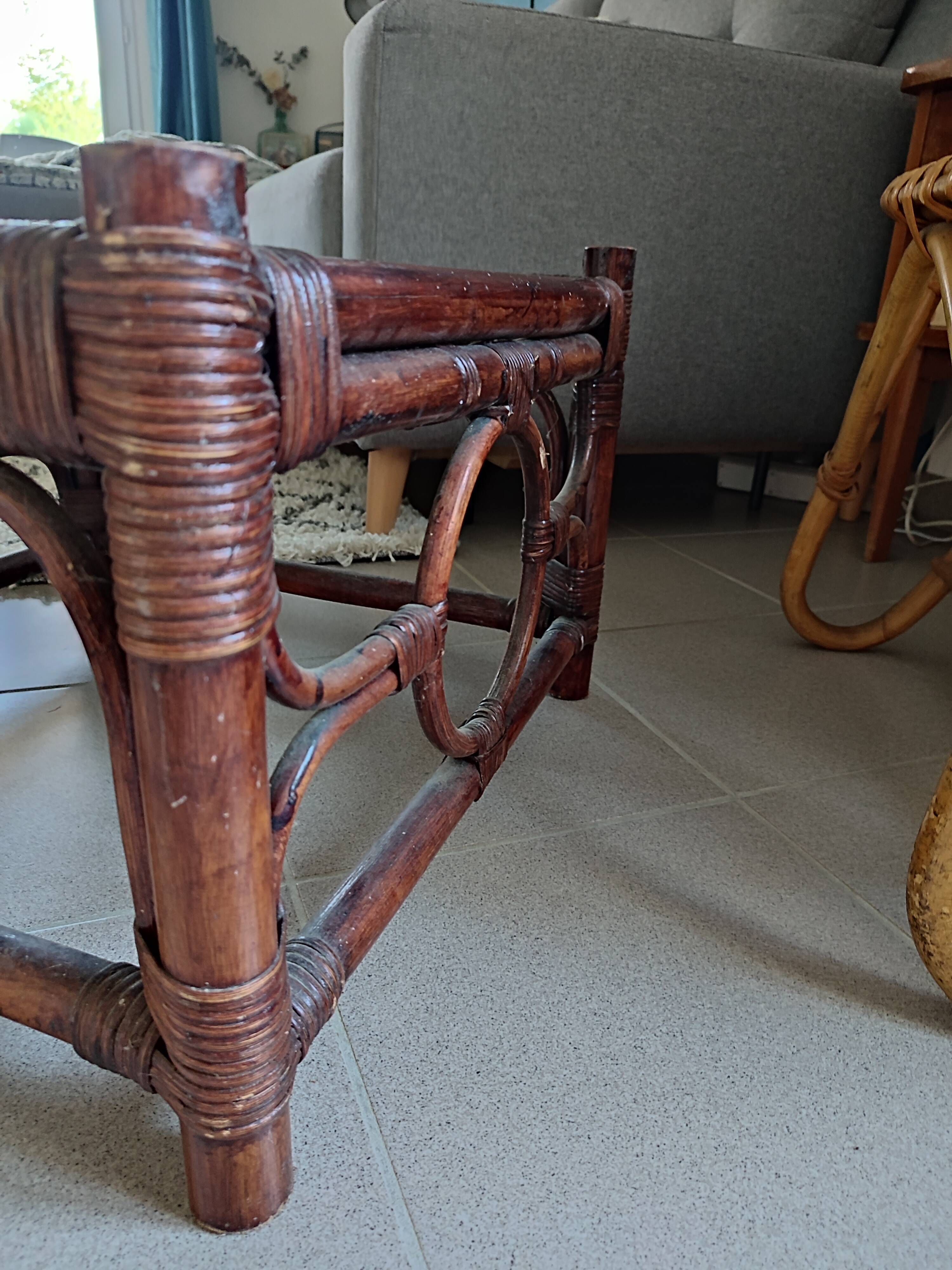 Table basse en rotin vintage