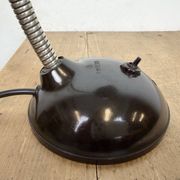 Lampe de table vintage en bakélite marron à col de cygne, années 1950