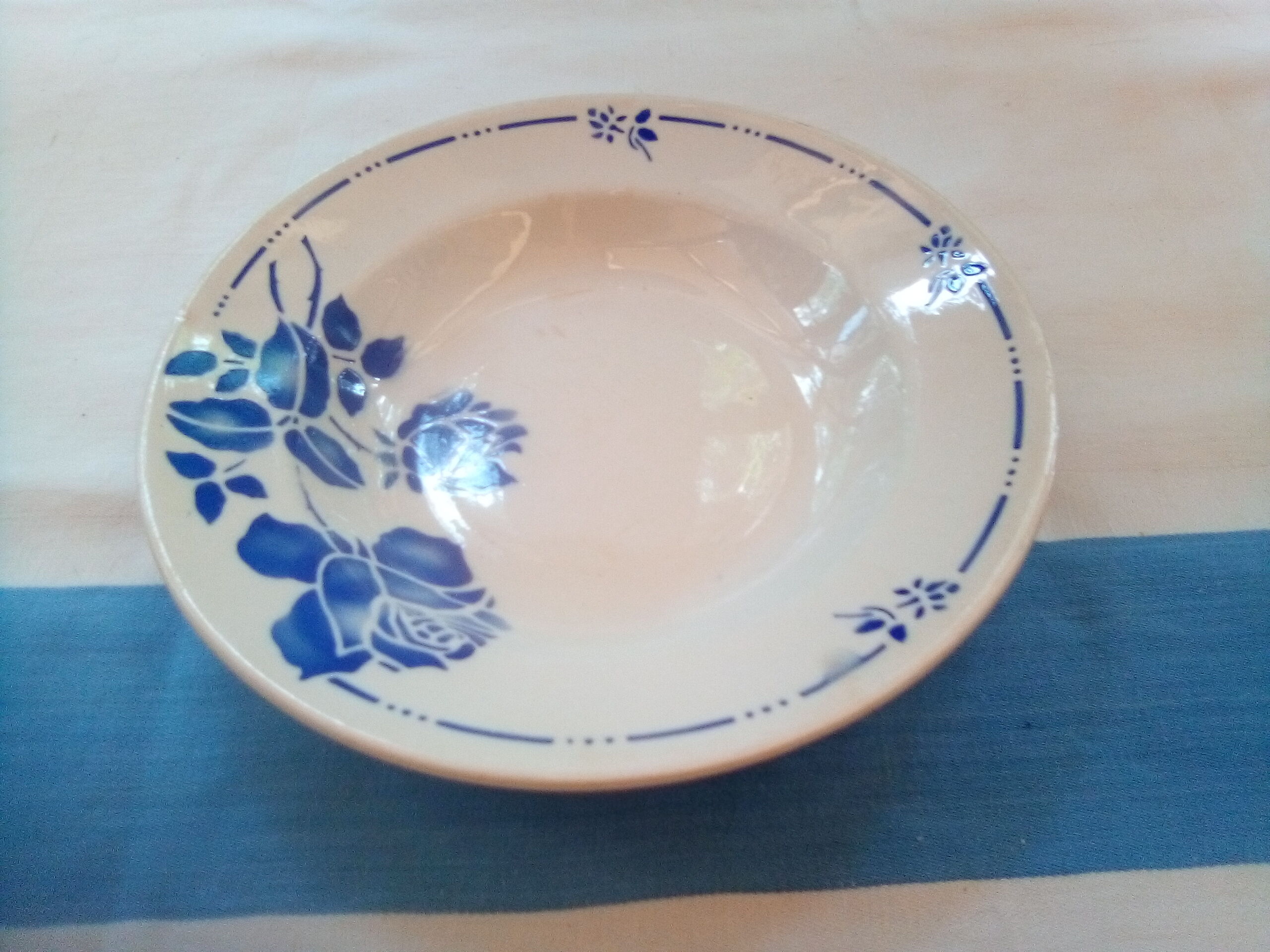 Assorted 18 old blue plates