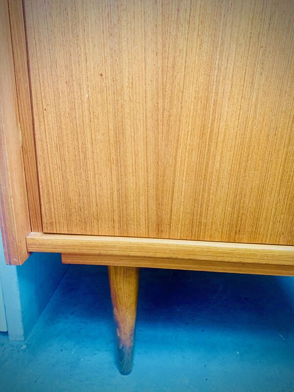 Vitrine double montée en biais avec portes de la maison Capelle 60' à Montauban