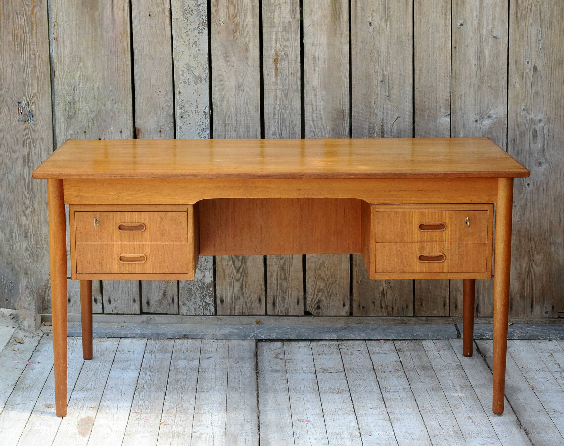 Flat teak desk by Gunnar Nielsen
