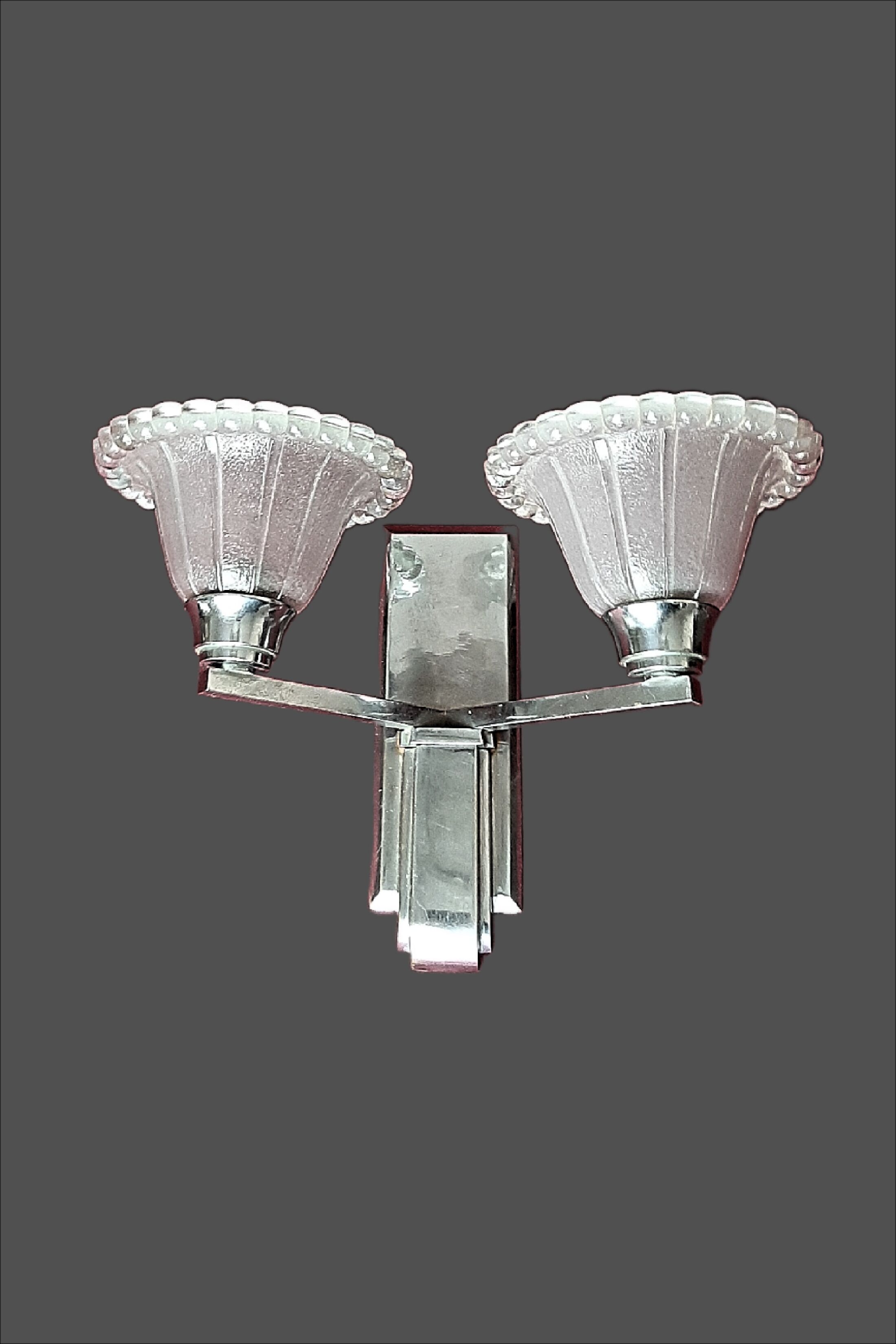 EZAN France pair of Art Deco period wall lights