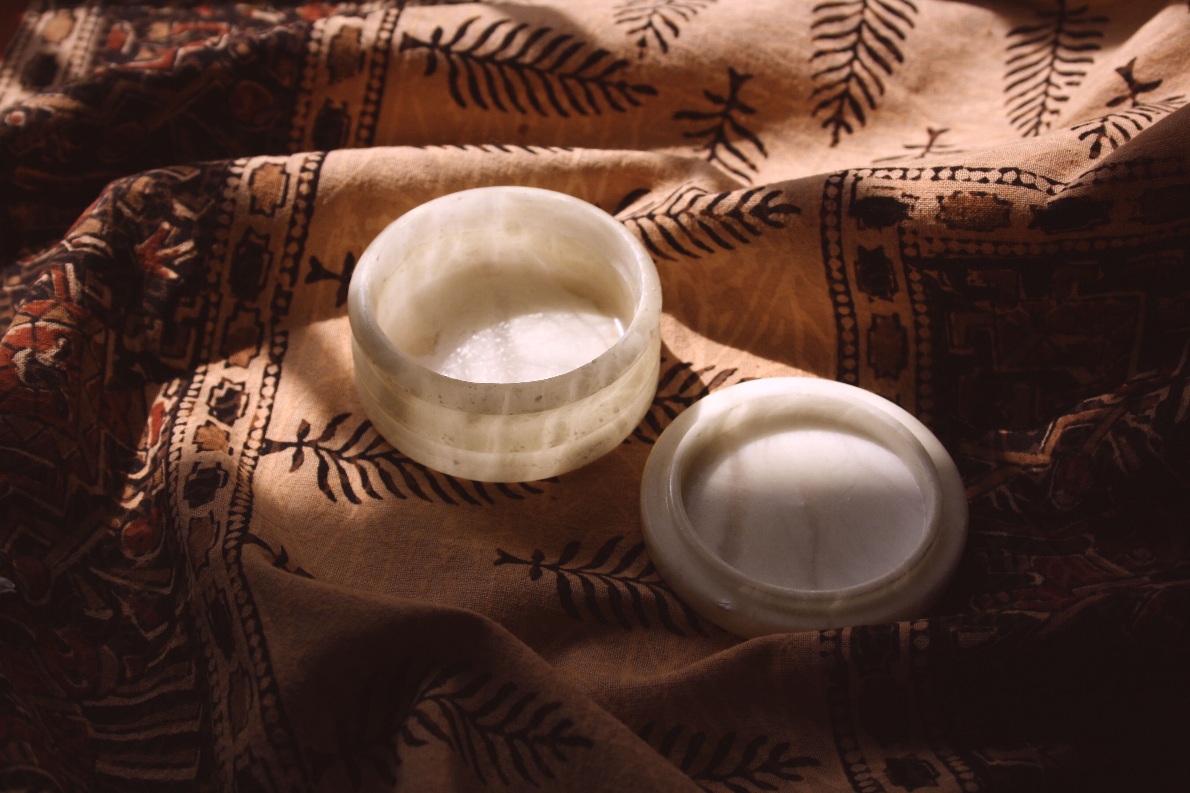 Small white onyx jewelry box