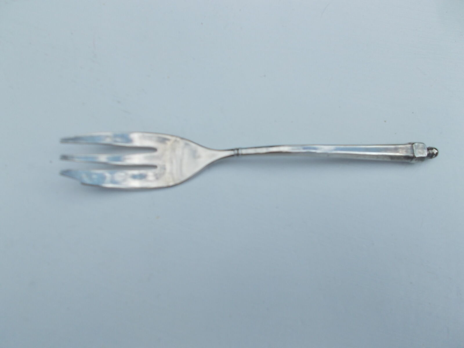 6 cake forks in a box