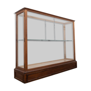 Central museum display cases in oak – Early 20th century