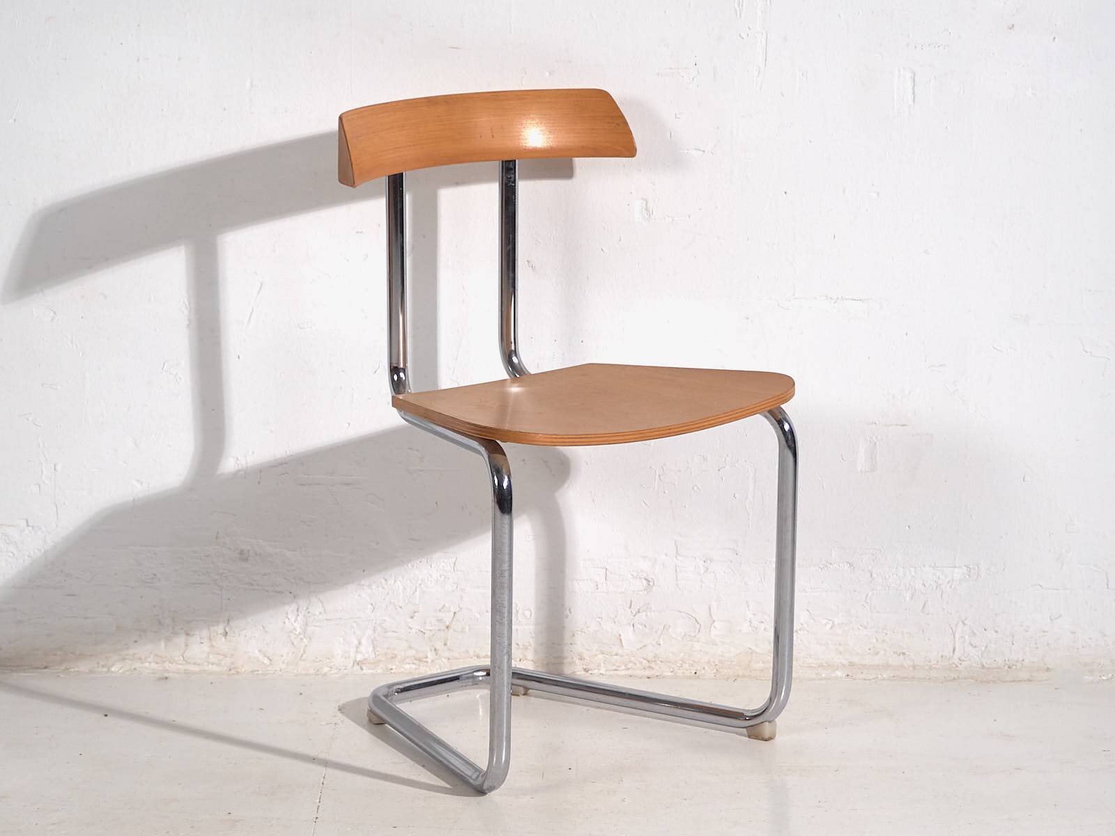 Vintage industrial style chairs (c.1960). Set of 4 pieces