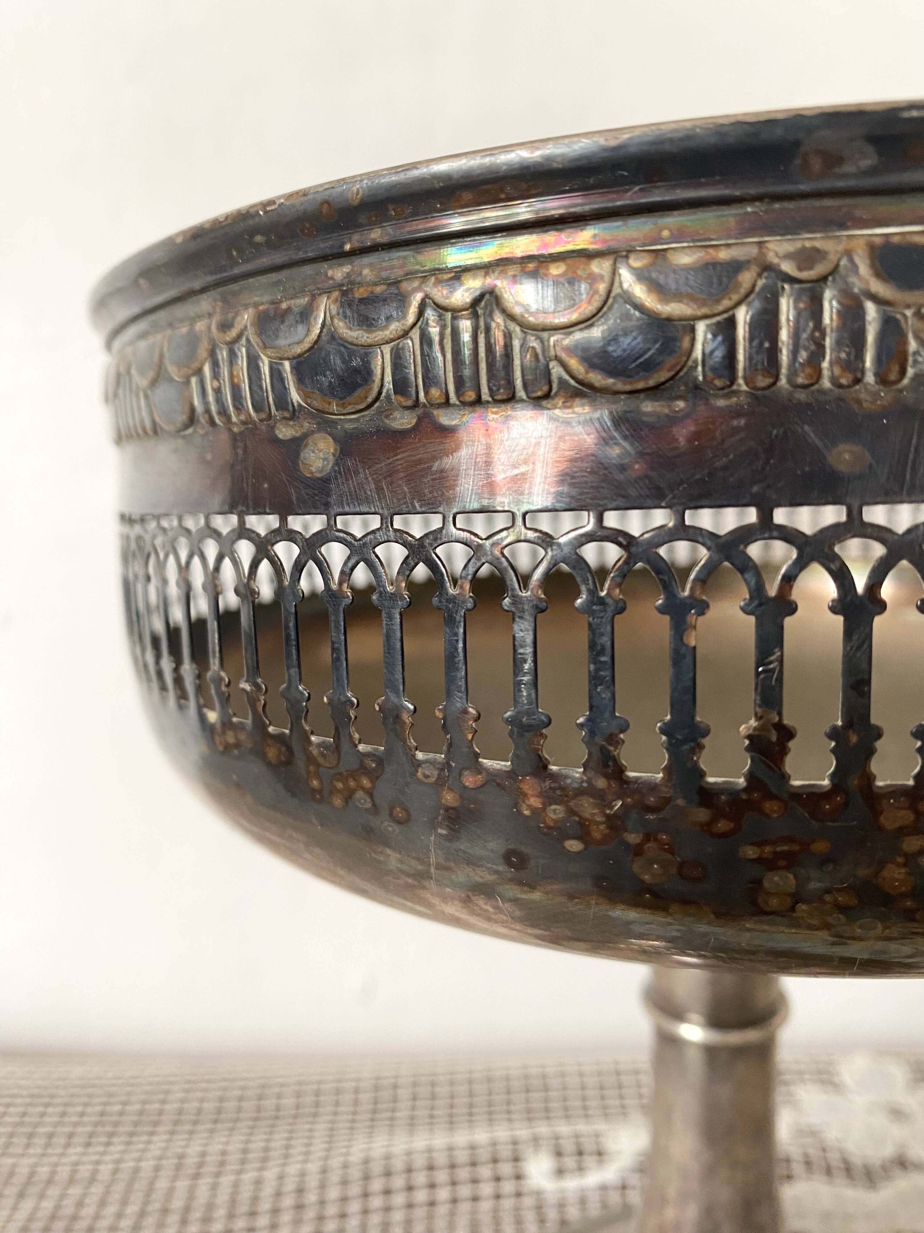 Silver-plated metal footed bowl