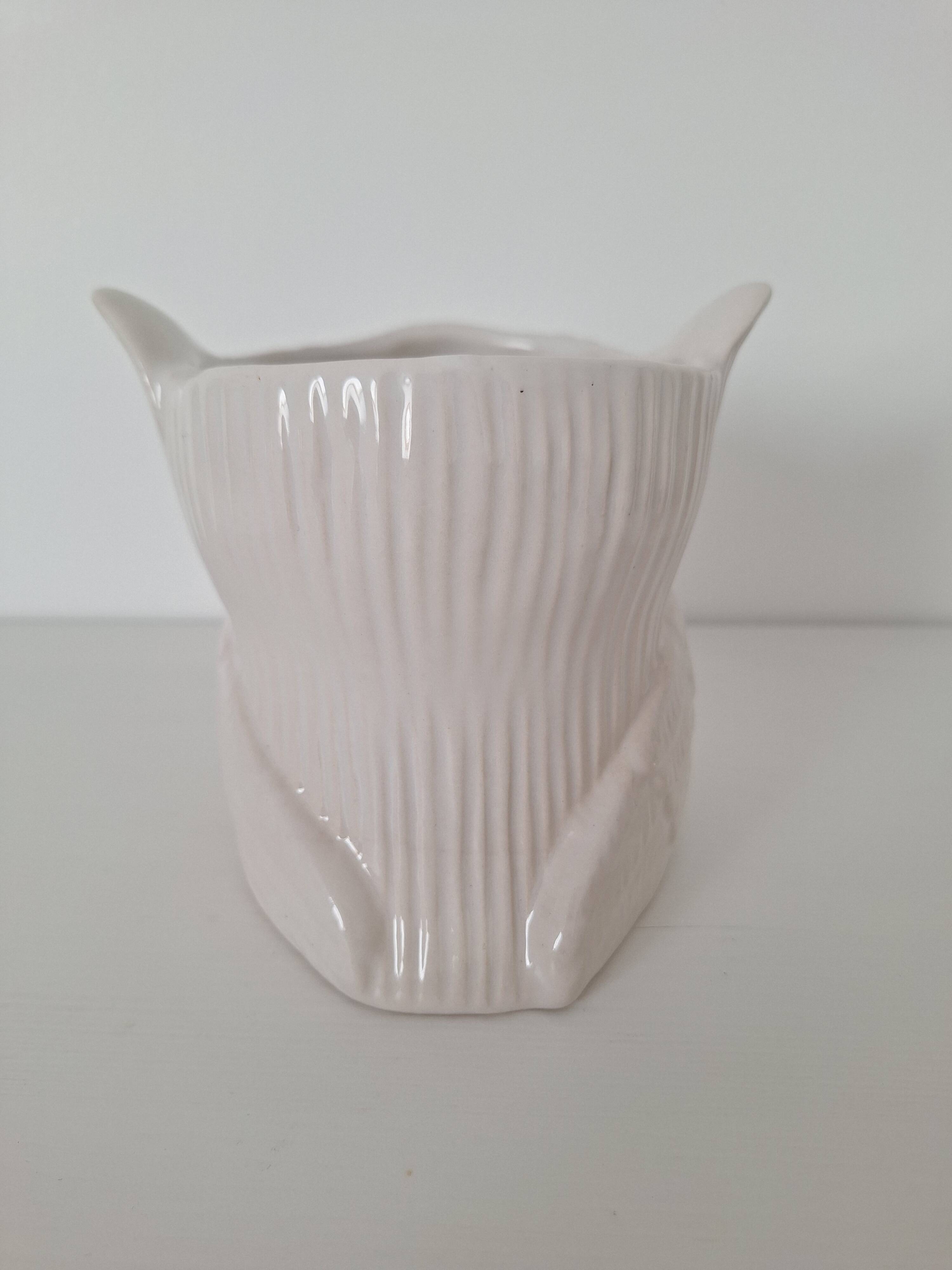Vase / White owl planter