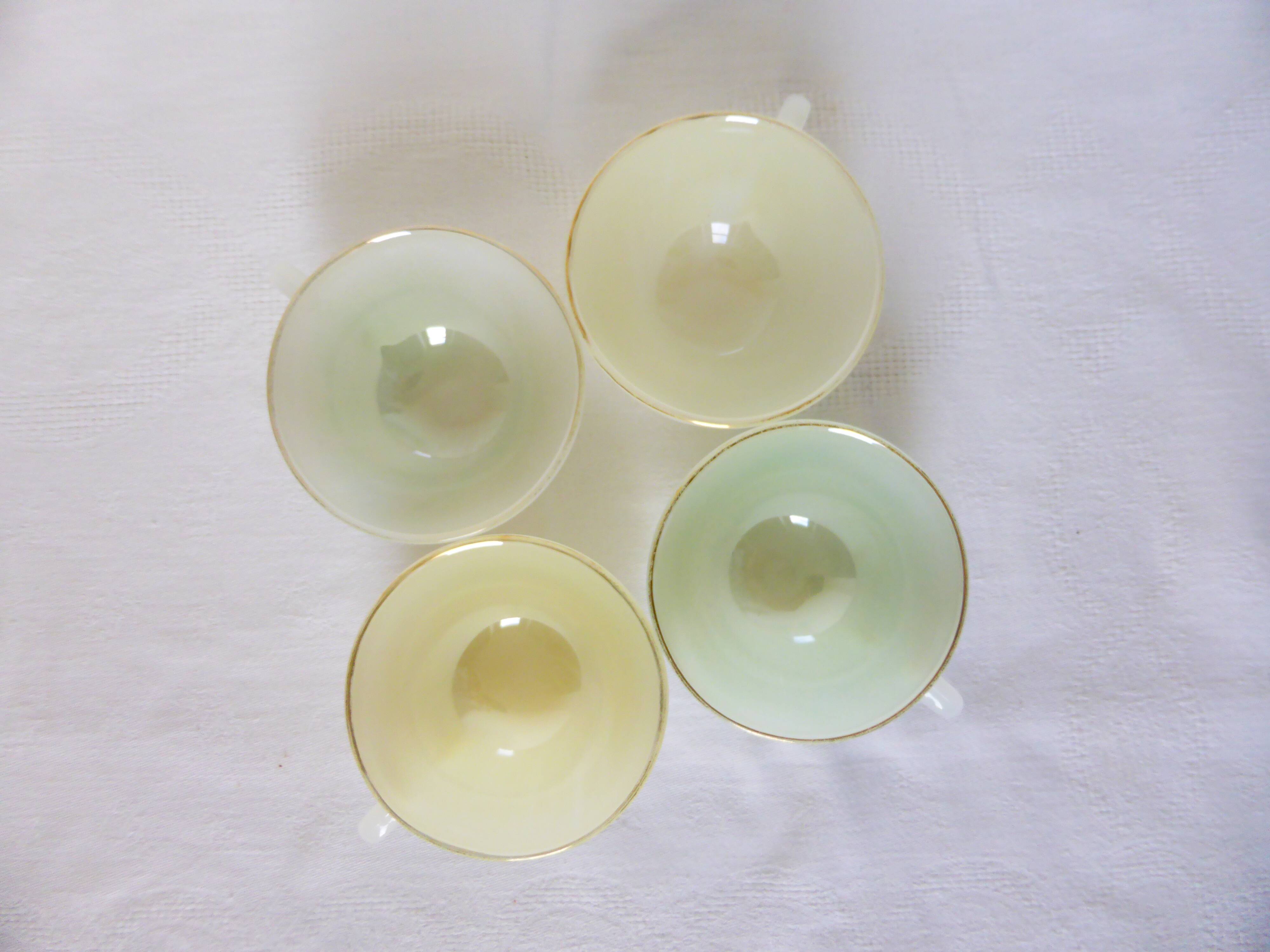 4 vintage harlequin cups in Arcopal 210183