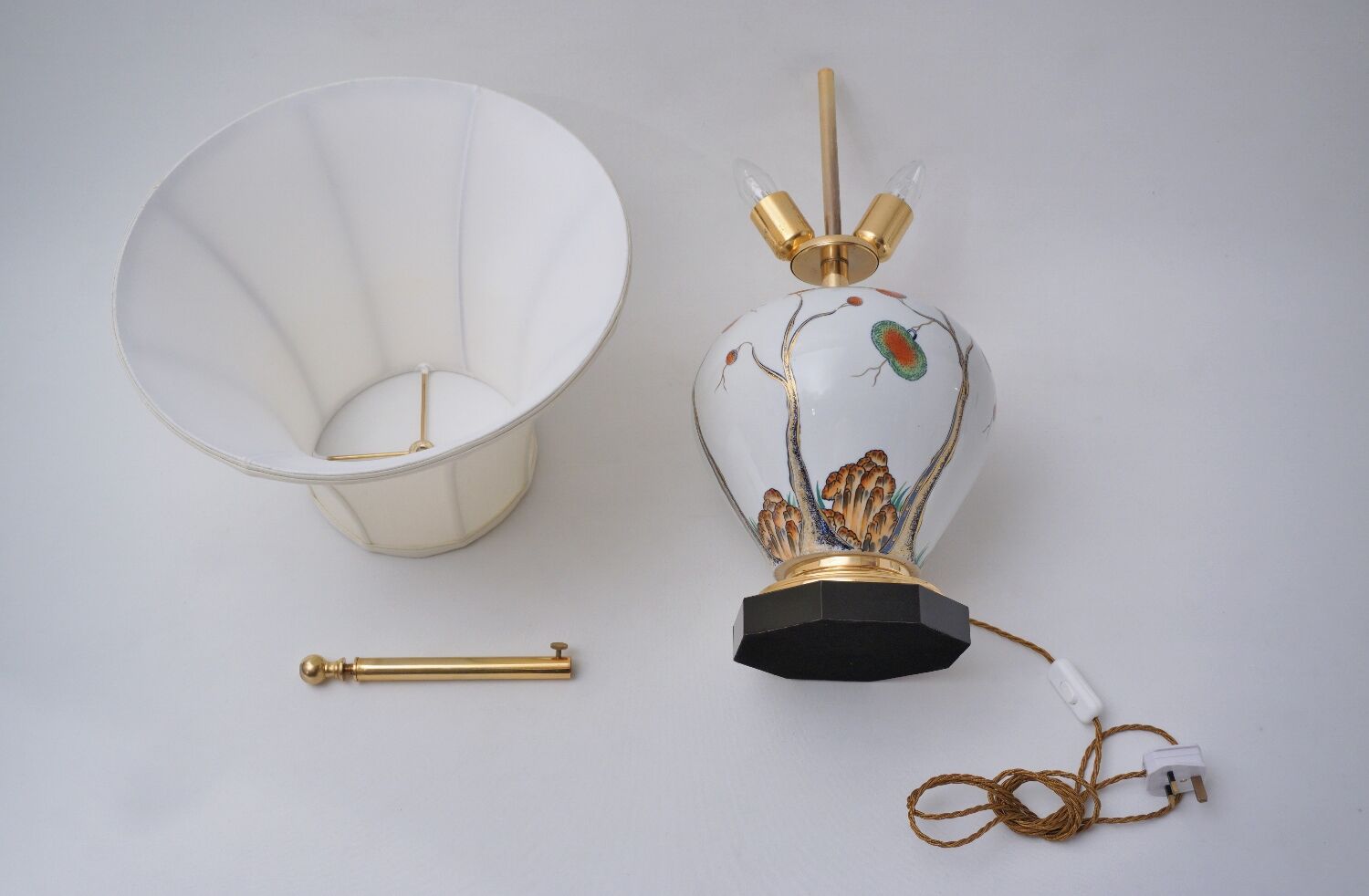 Giulia Mangani porcelain lamp chinoiserie with lychee, 1950`s ca, Italian