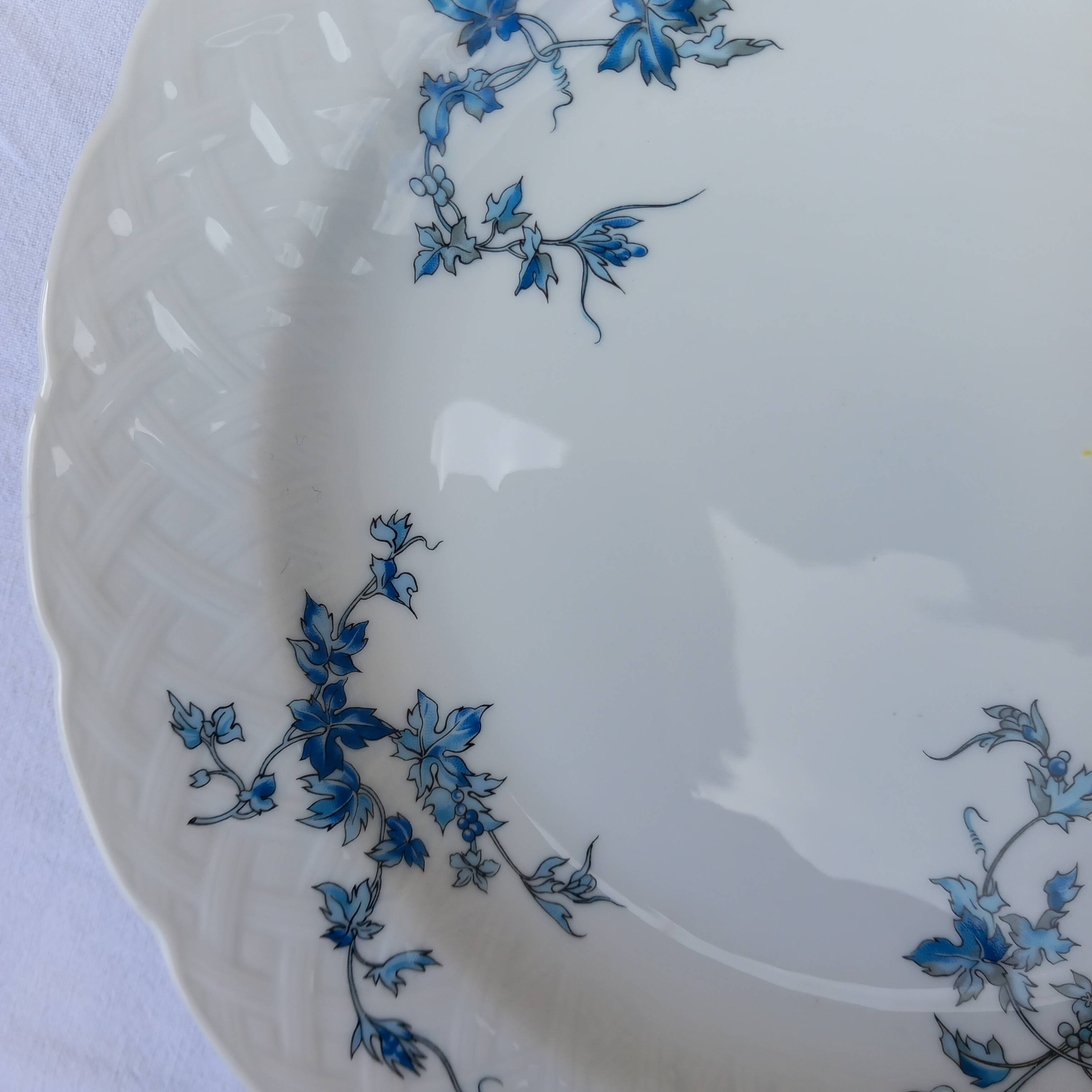 Round Bernardaud porcelain serving dish - Saint-Saens model - 1970s