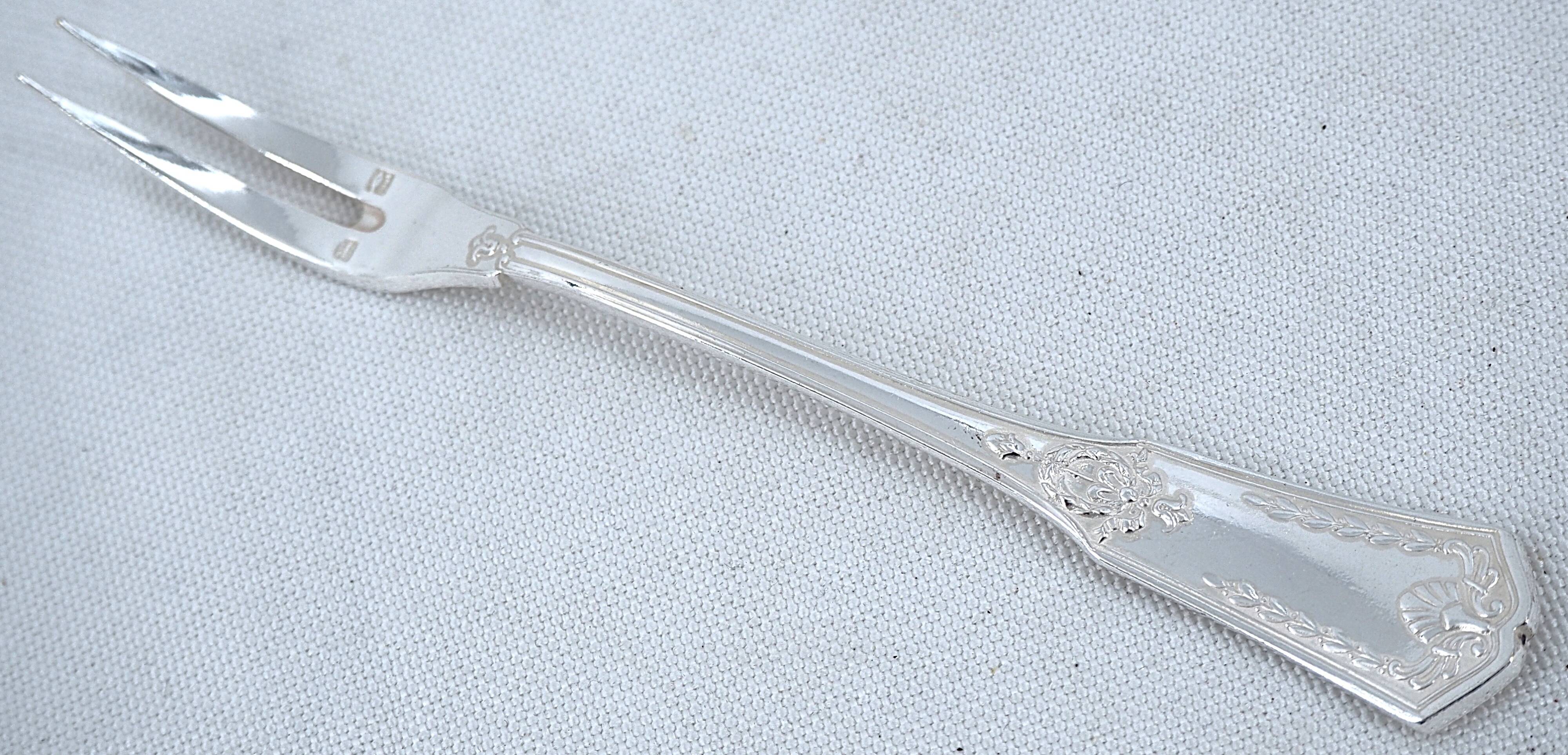 Sfam Empire Without Restraint, 12 snail forks, seafood in silver-plated metal.