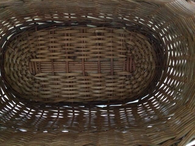 Panier ancien en osier tressé