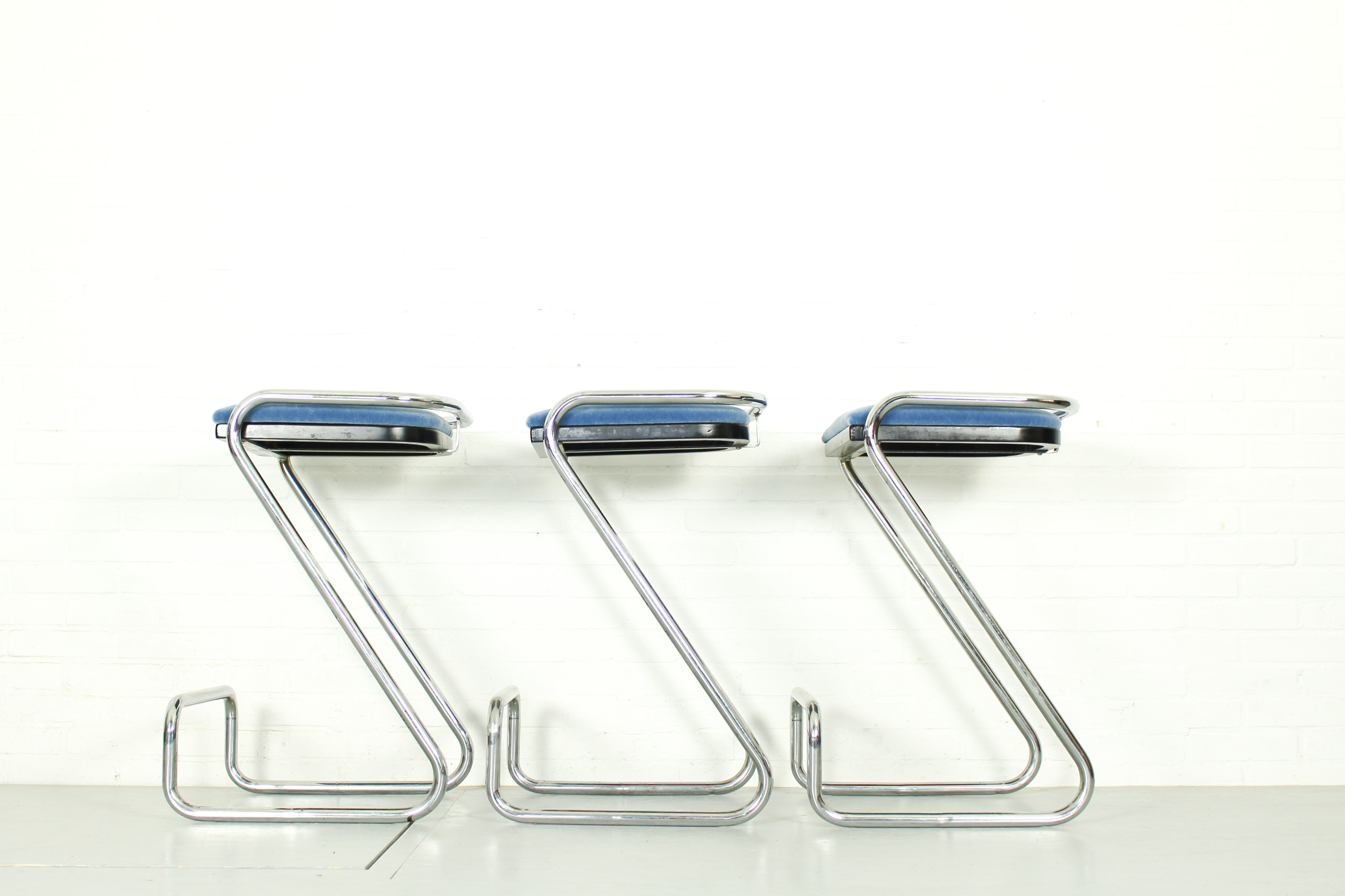 Set of 3 mid century italian tubular chrome z bar stool, 1970s