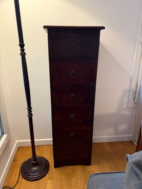 Title: exotic solid wood column unit for CD storage