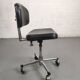Chaise de bureau industrielle vintage à roulette skaï noir et chrome