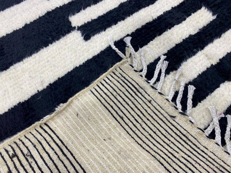 Traditional handmade wool rug 250cmx150cm
