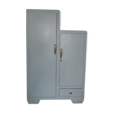 Asymmetrical wardrobe typical of the 50