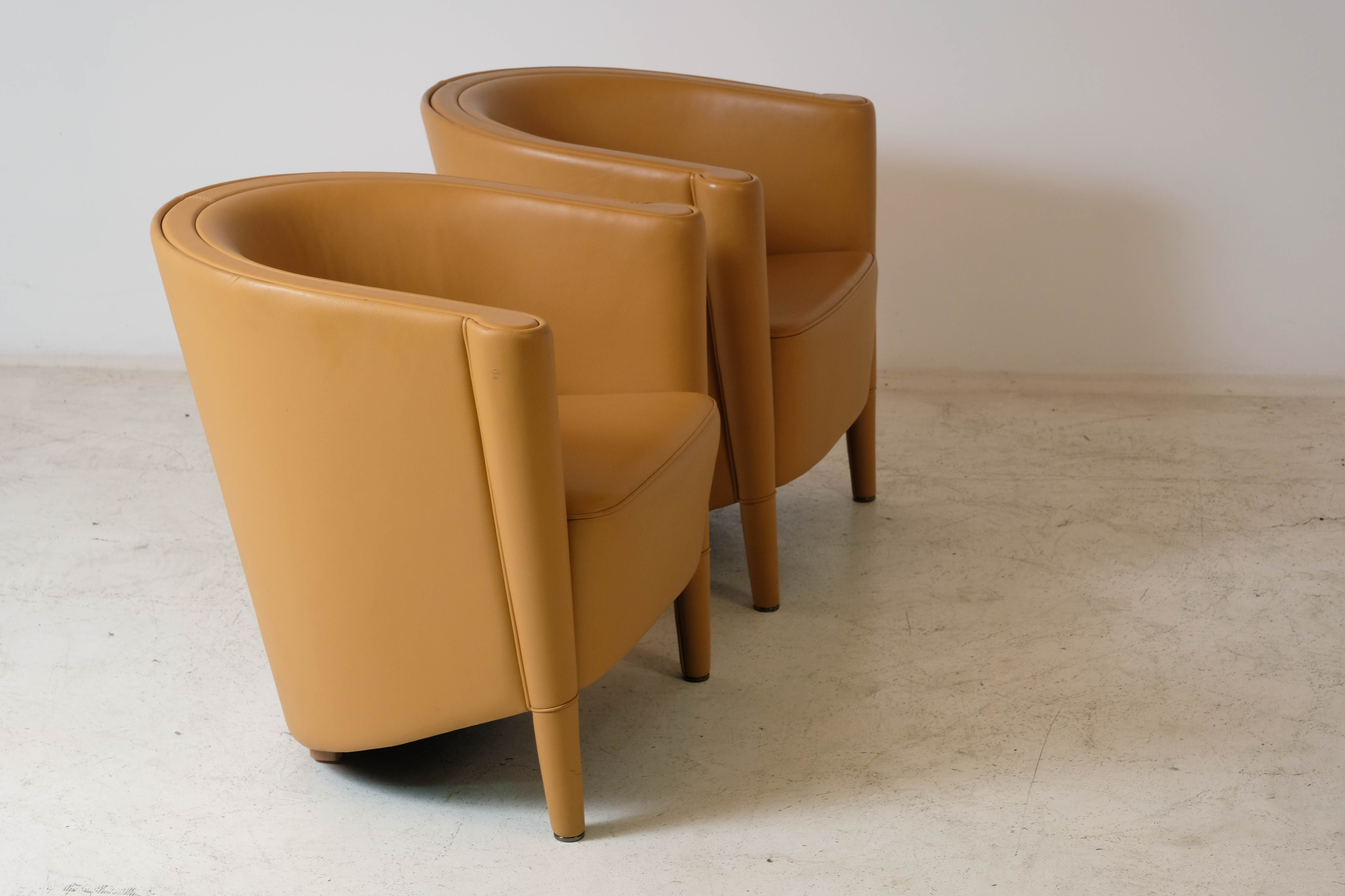 Pair of "Rich" leather armchairs by Antonio Citterio, Moroso edition, 1989
