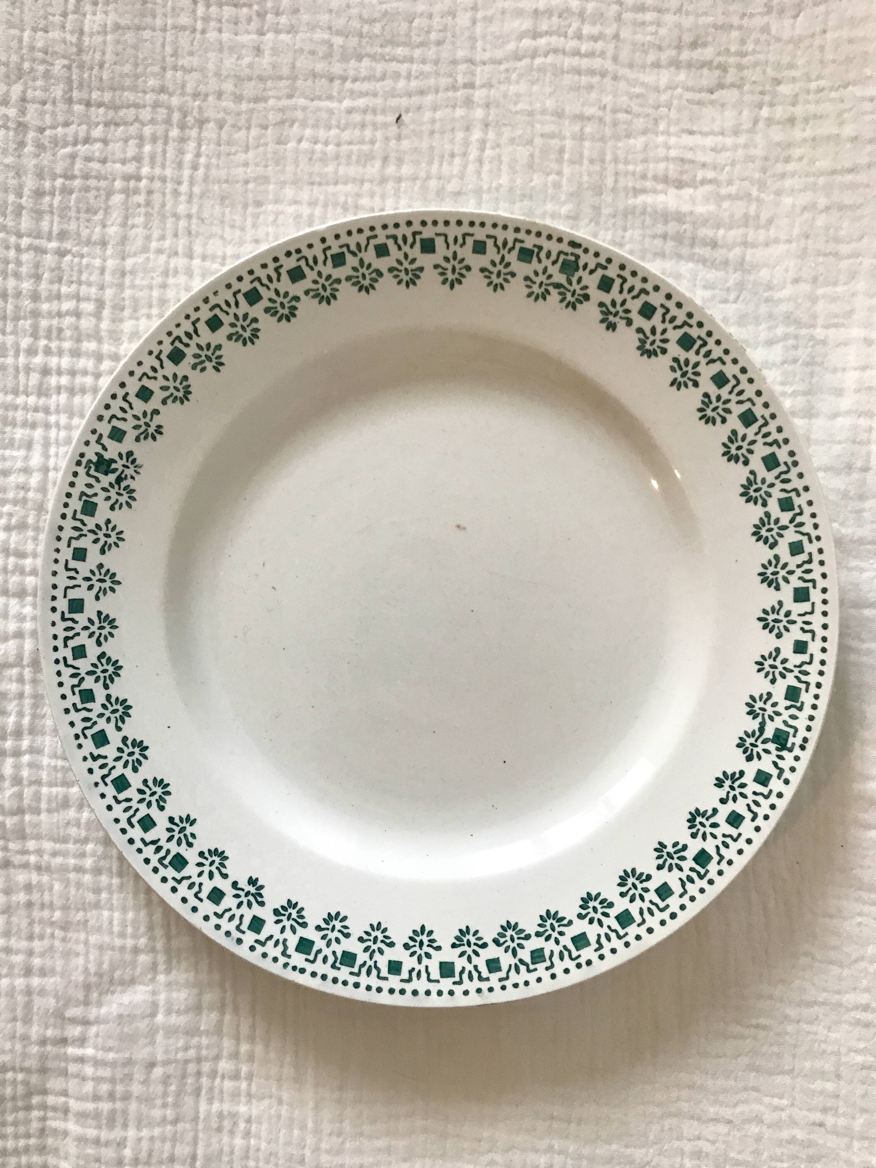 Set of 4 Terre de Fer Digoin-Sarreguemines flat plates, Ypres model