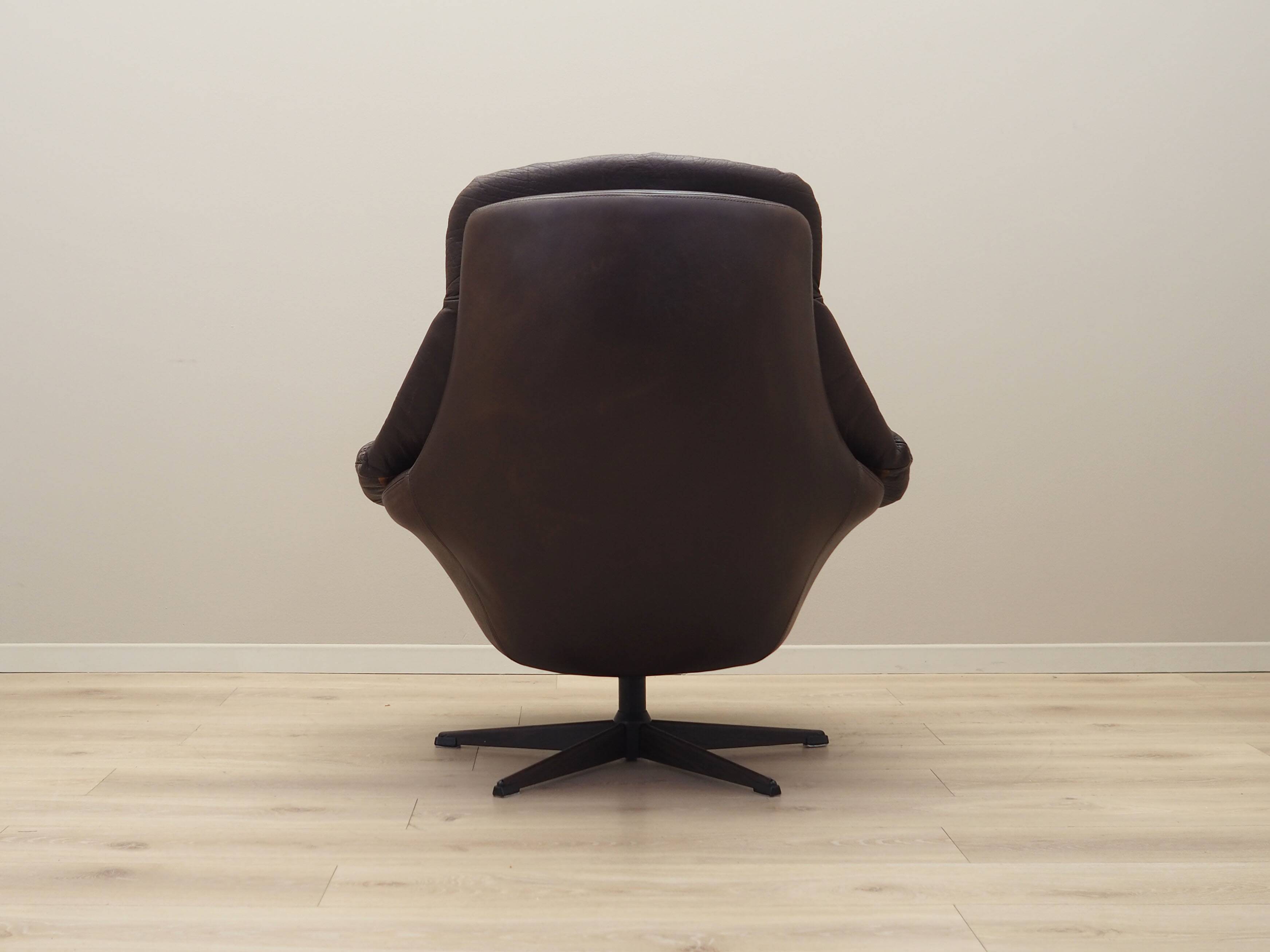 Leather swivel armchair, Danish design, 1960s, designer: H.W. Klein, manufa