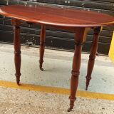 Old-pane-top round table in mahogany