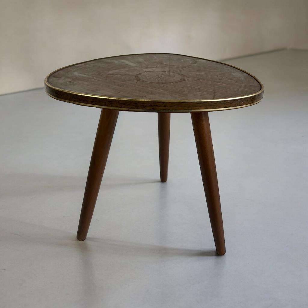 VINTAGE SIDE TABLE / PLANT TABLE / MINI TRIPOD TABLE
