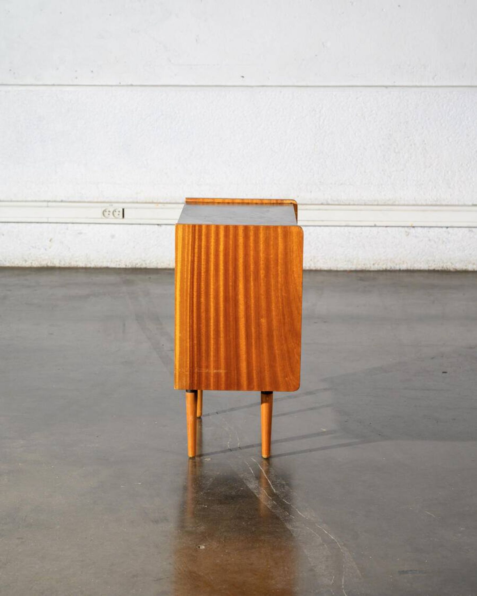 Bedside table with 3 drawers