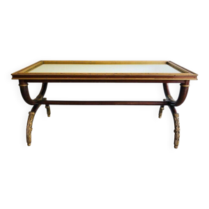 Table basse en bois sculpté