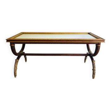 Table basse en bois sculpté patiné et doré. Maison Hirch