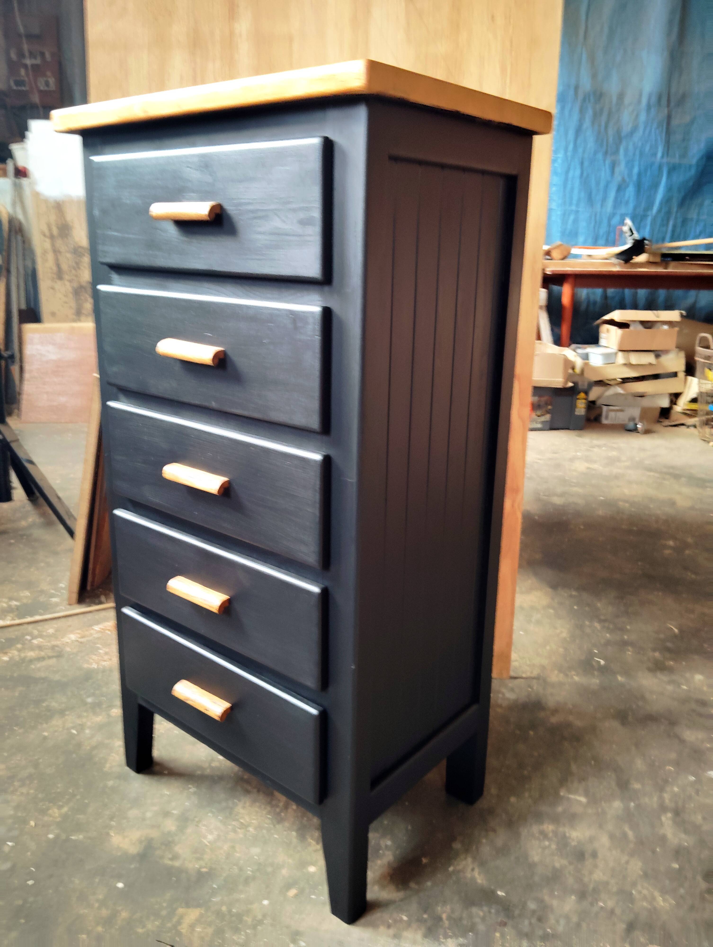 5-drawer chest of drawers with compass feet