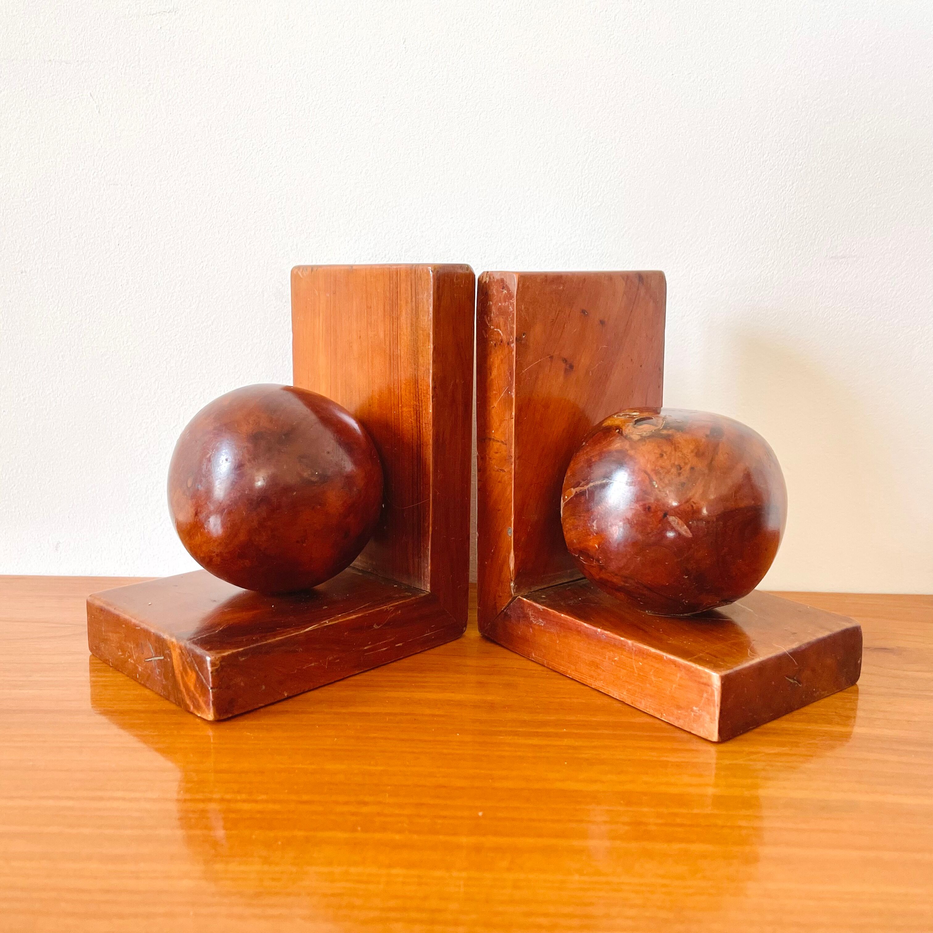 Pair of bookends in tuya magnifying glass