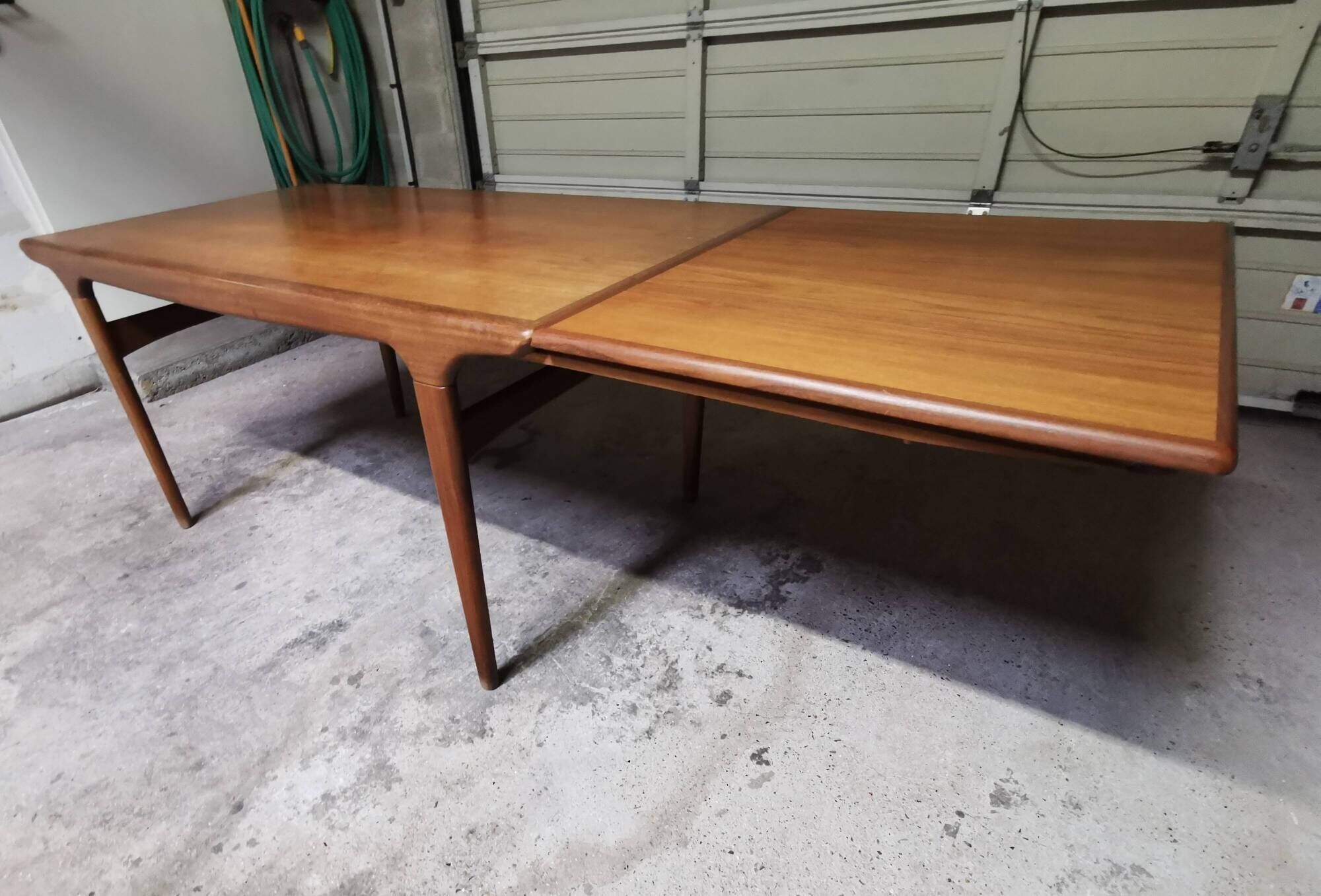 Vintage Scandinavian design table in Teak asymmetric extension by Johannes Andersen 1960