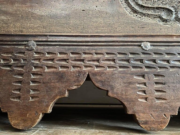 Wedding chest, coat of arms motifs, circa 1600