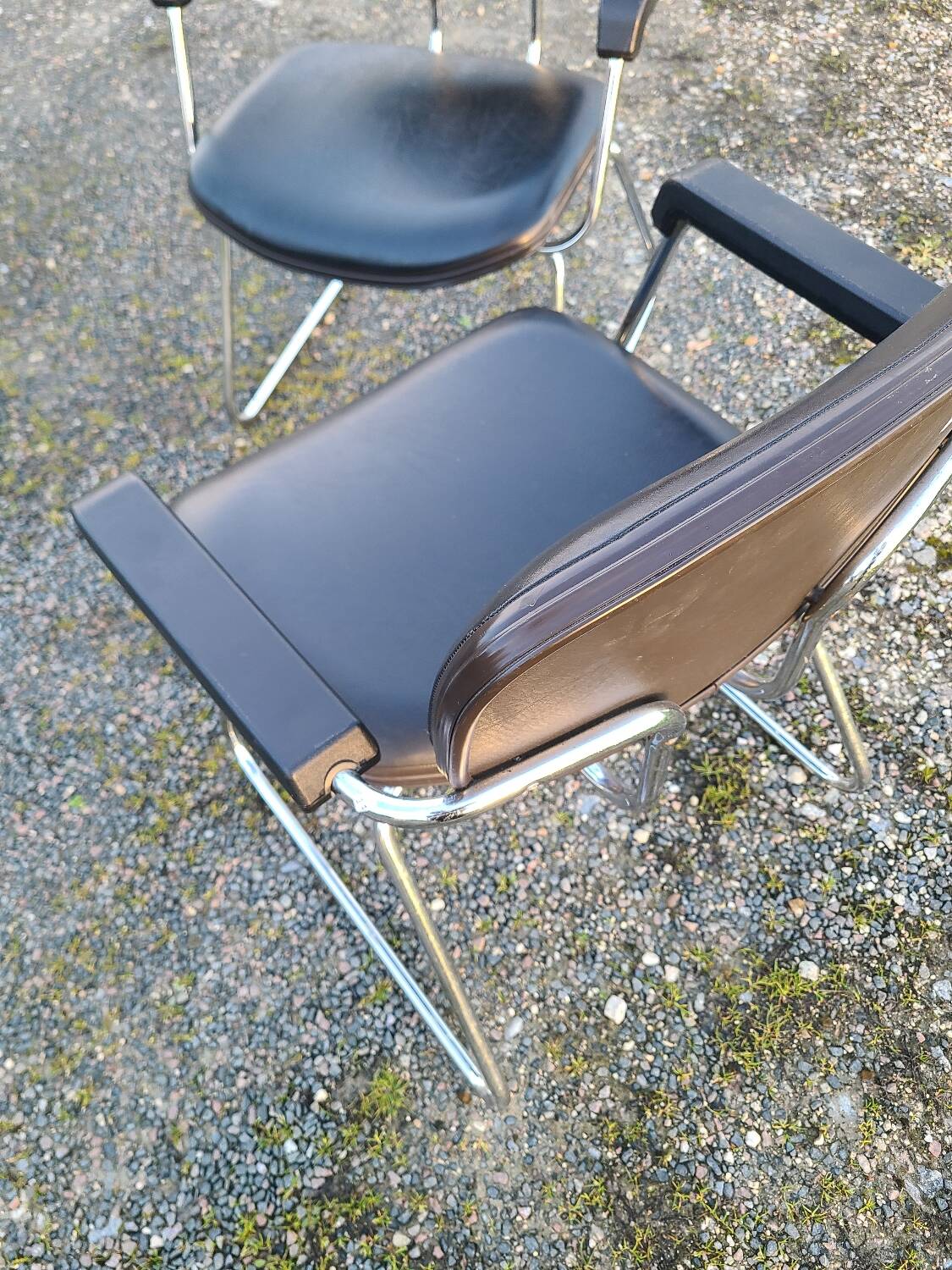 Pair of Unimob Lingua 97 armchairs