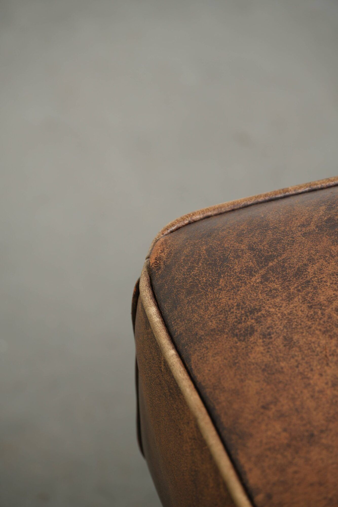 Sheepskin ottoman with a light brown colour scheme and a vintage look