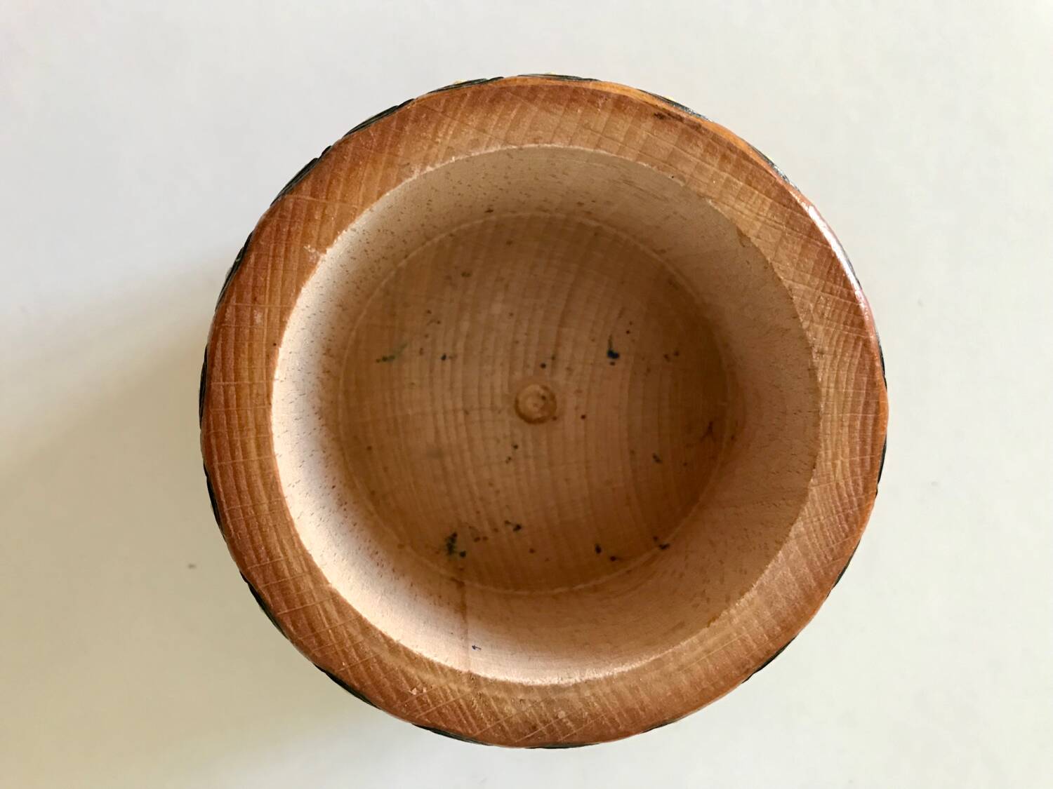 Vintage small round box with lid in light wood carved in relief decorated painted