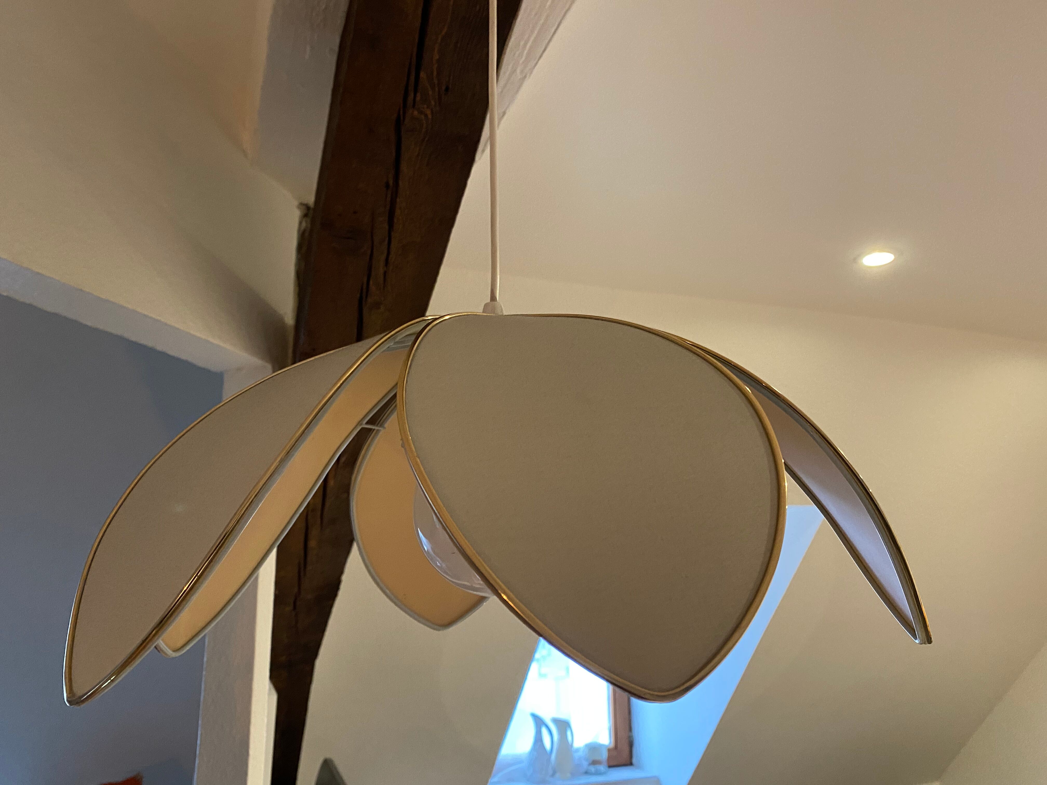 Vintage flower petal suspension