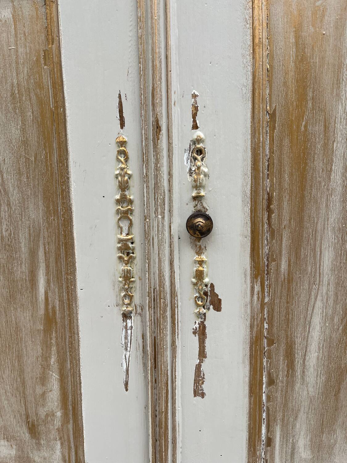 Buffet parisien patiné