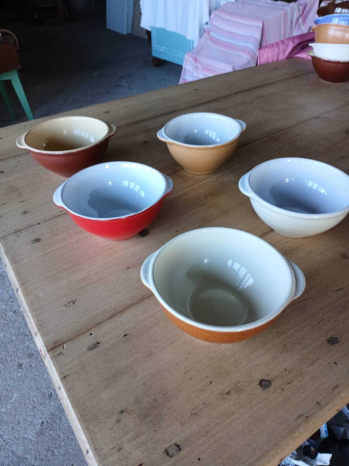 5 old Émile Henry bowls