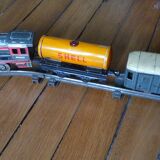 Old electric train: circuit, 2 locomotives and 2 wagons, circa 1950
