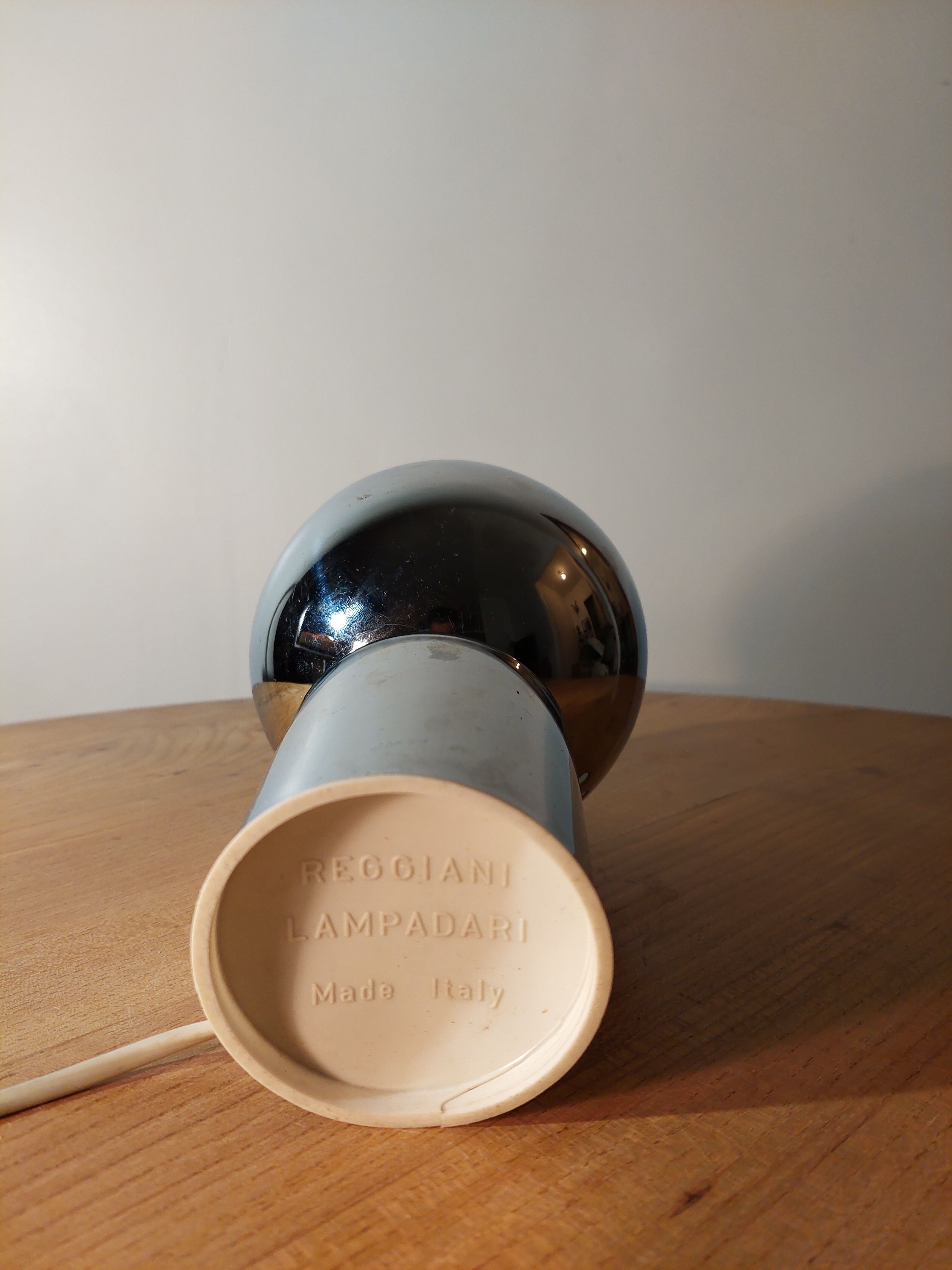 Table lamp Geoffrey Reggiani magnet