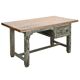 Bureau en bois massif patiné