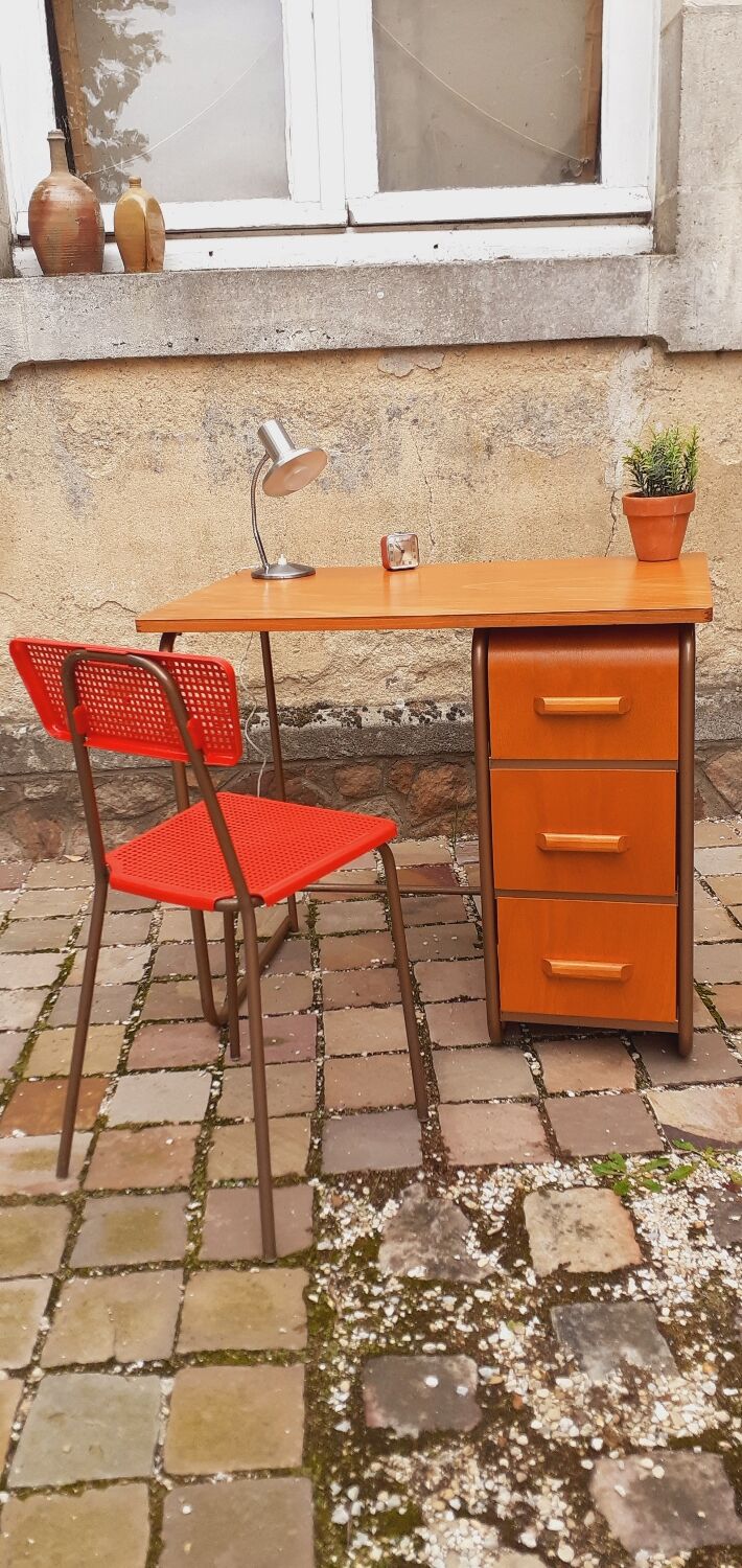 Desk and its vintage chair year 50