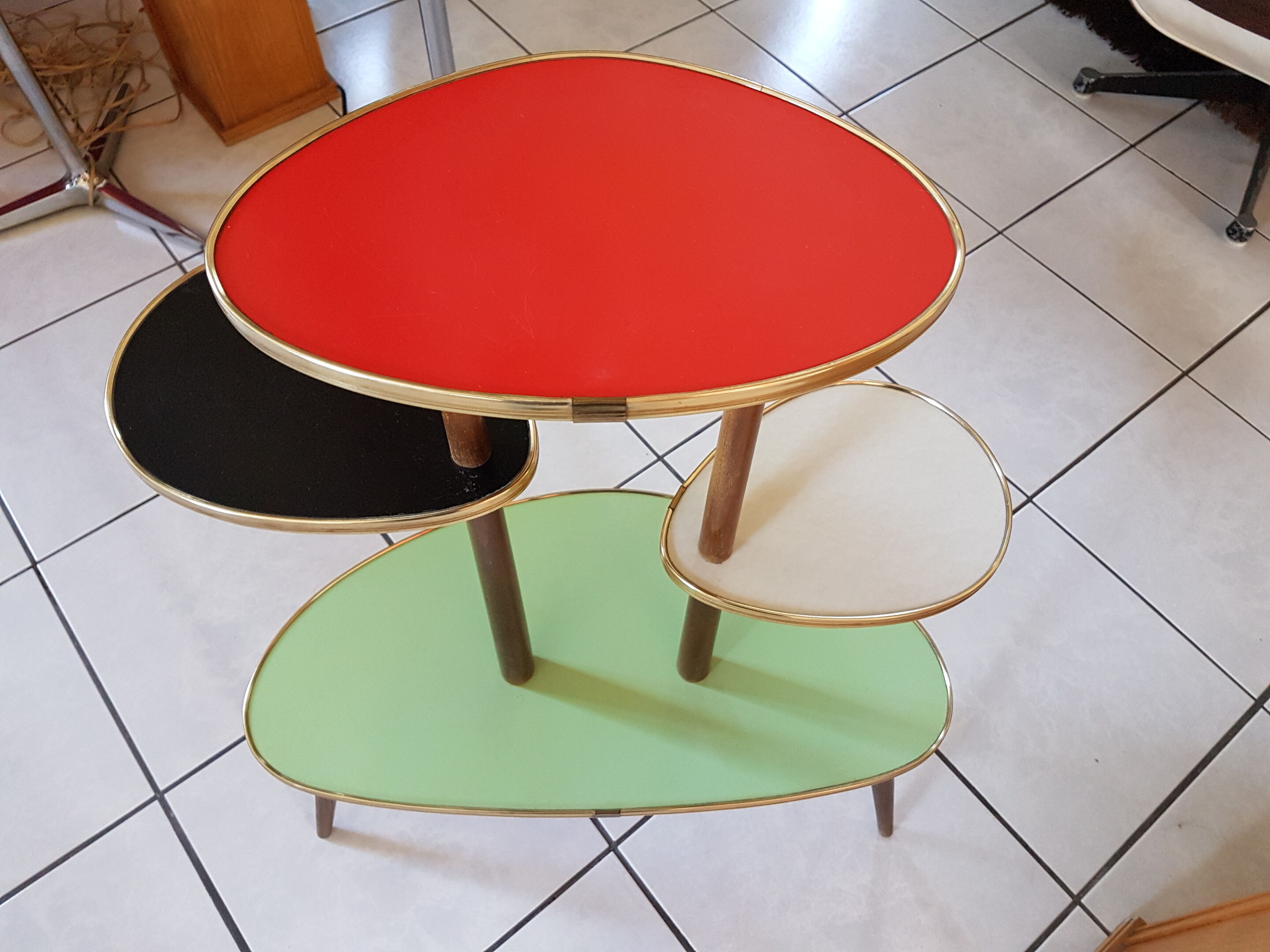 Saddle of tripod plants in formica of the years 50/60