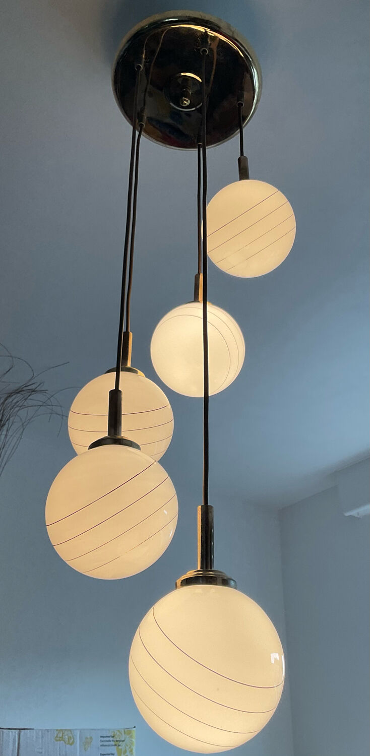 Lustre cascade de globes opaline des années 70