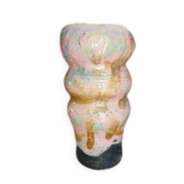 Vase sculptural en céramique d’atelier signé P. Ruellard, travail français