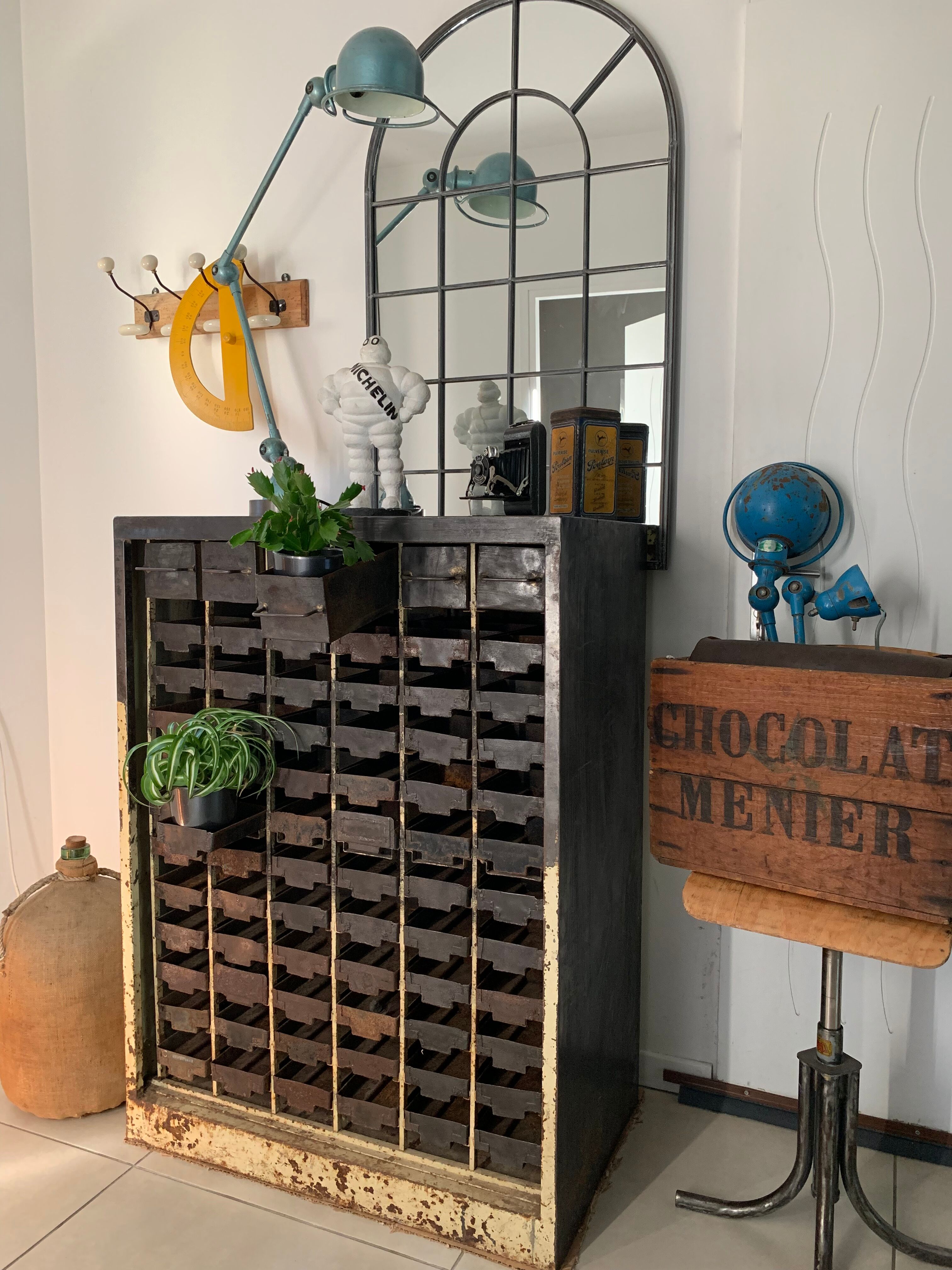 Industrial workshop furniture with metal drawers