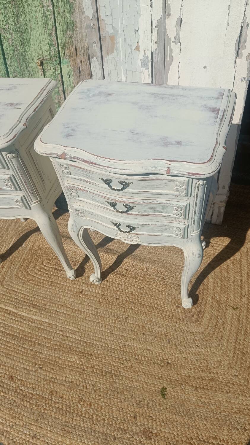 Paire de chevets style Louis XV patinés